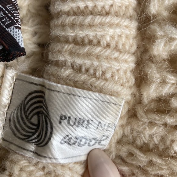 Elegant Men's Cable Knit Crewneck Sweater - Picture 7 of 13